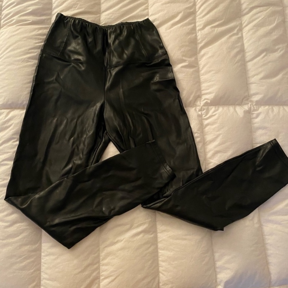 Aritzia leggings